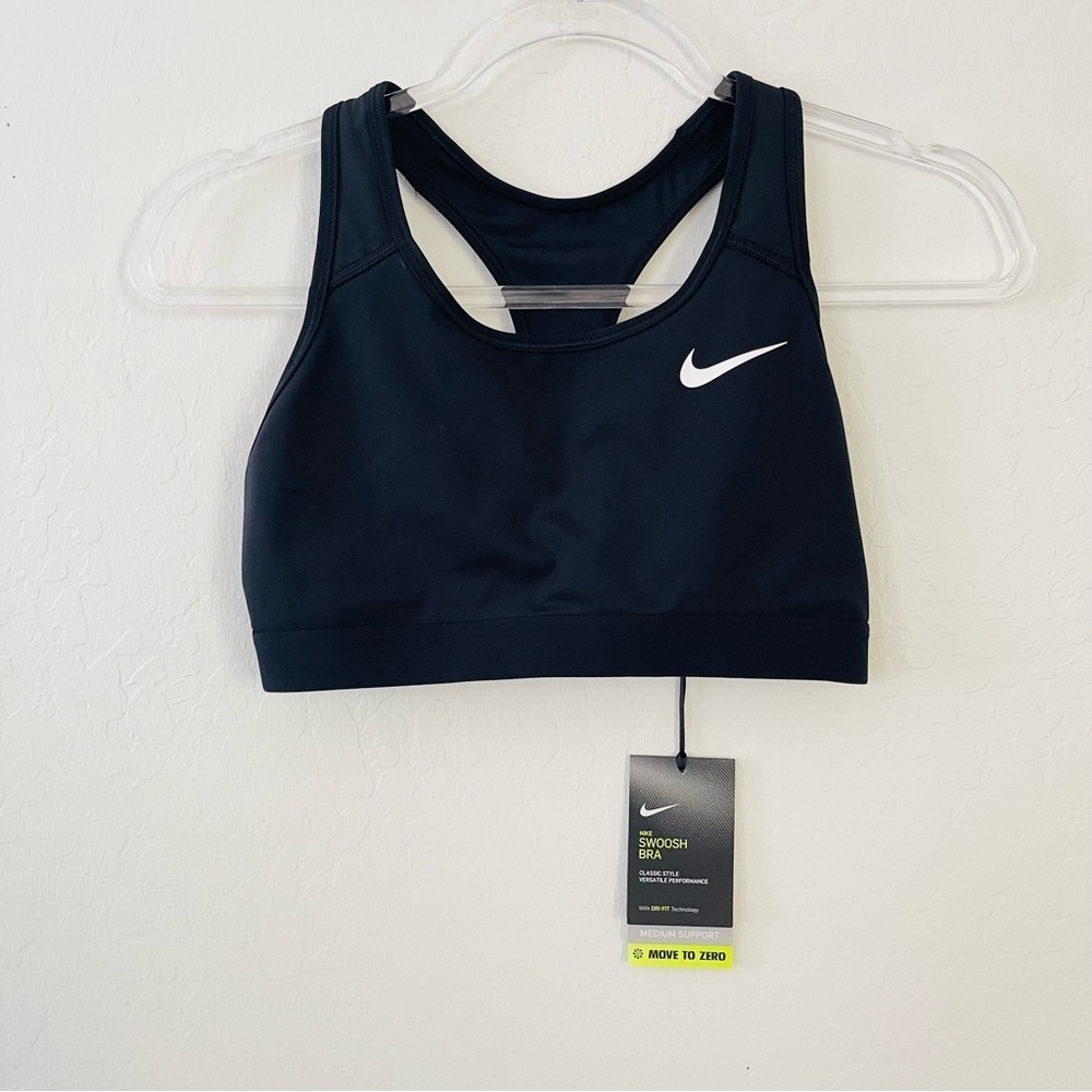 Nike Women’s Sports Bra/ Spandex Shorts Set - Picture 2 of 12